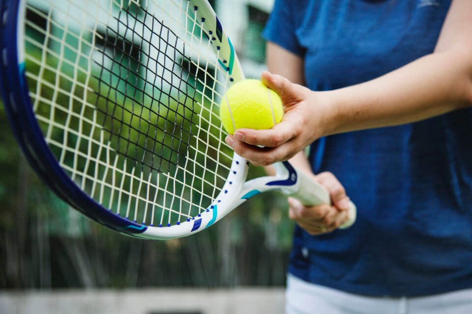 player getting serving instruction